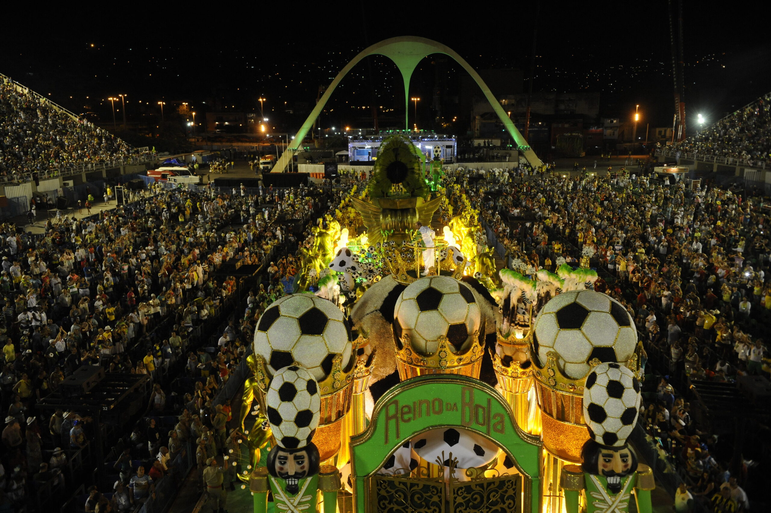 Behind the scenes of Samba Schools: from creation to the Parade in Sapucaí